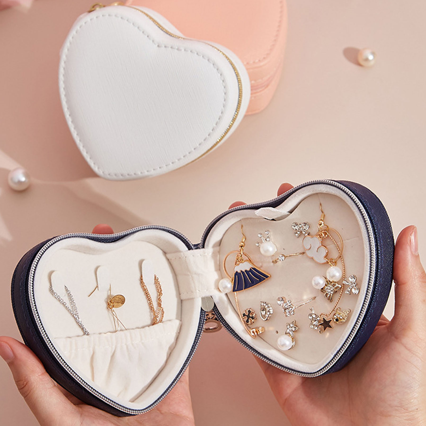 Heart-Shaped PU Leather Jewelry Case 2