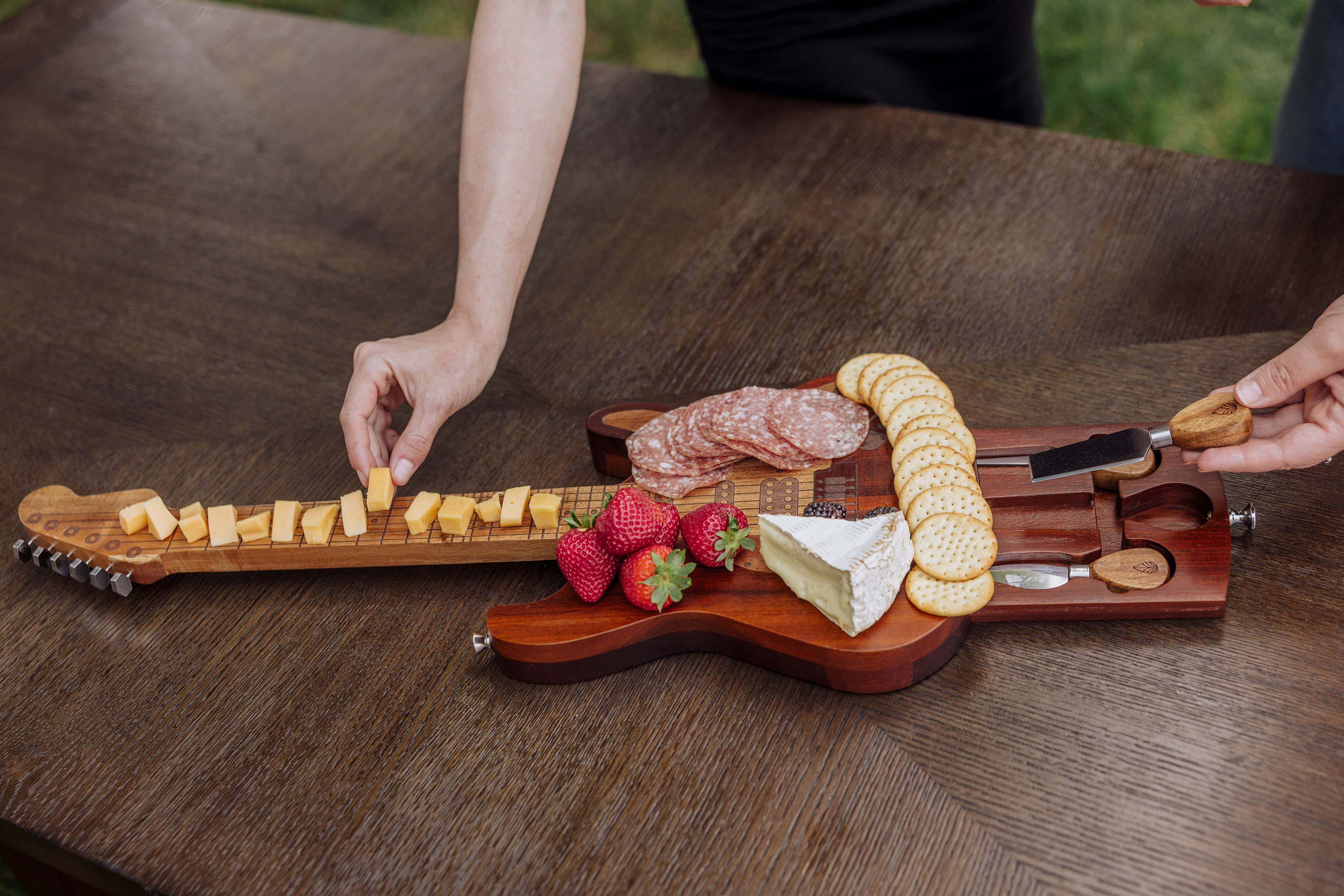 Guitar Legend Cheese Board & Tools Set 4