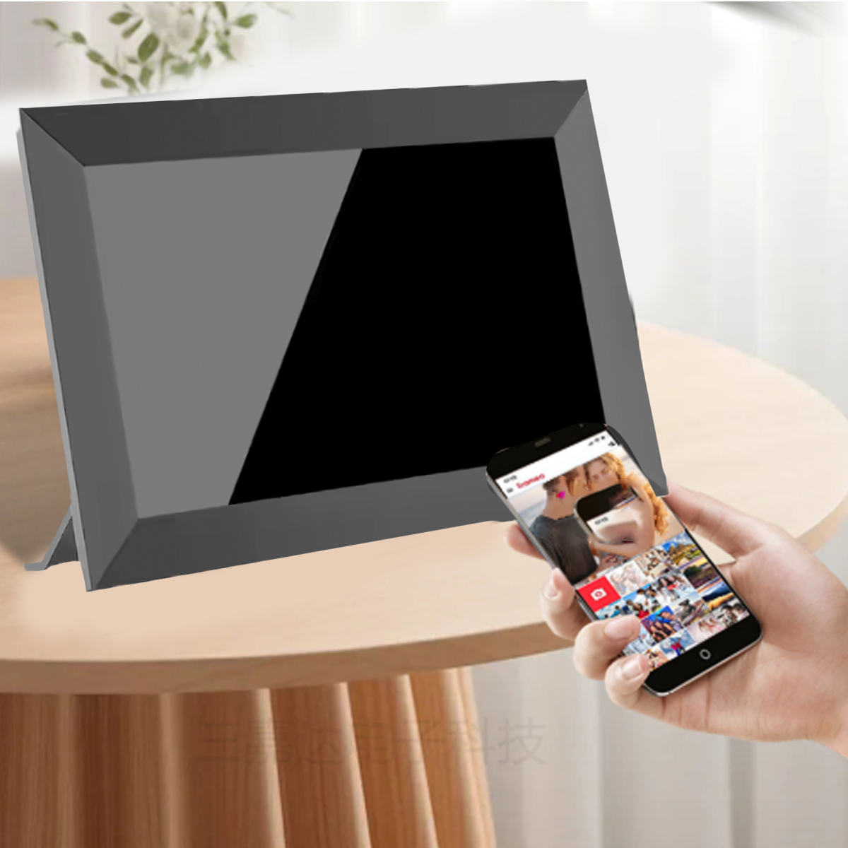 10.1/15.6in WiFi Digital Photo Frame with HD Display 5