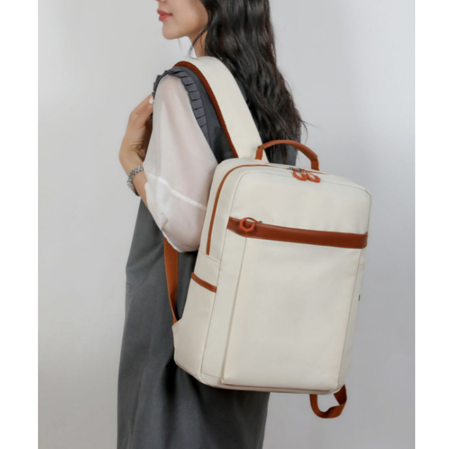 large-capacity business backpack 4