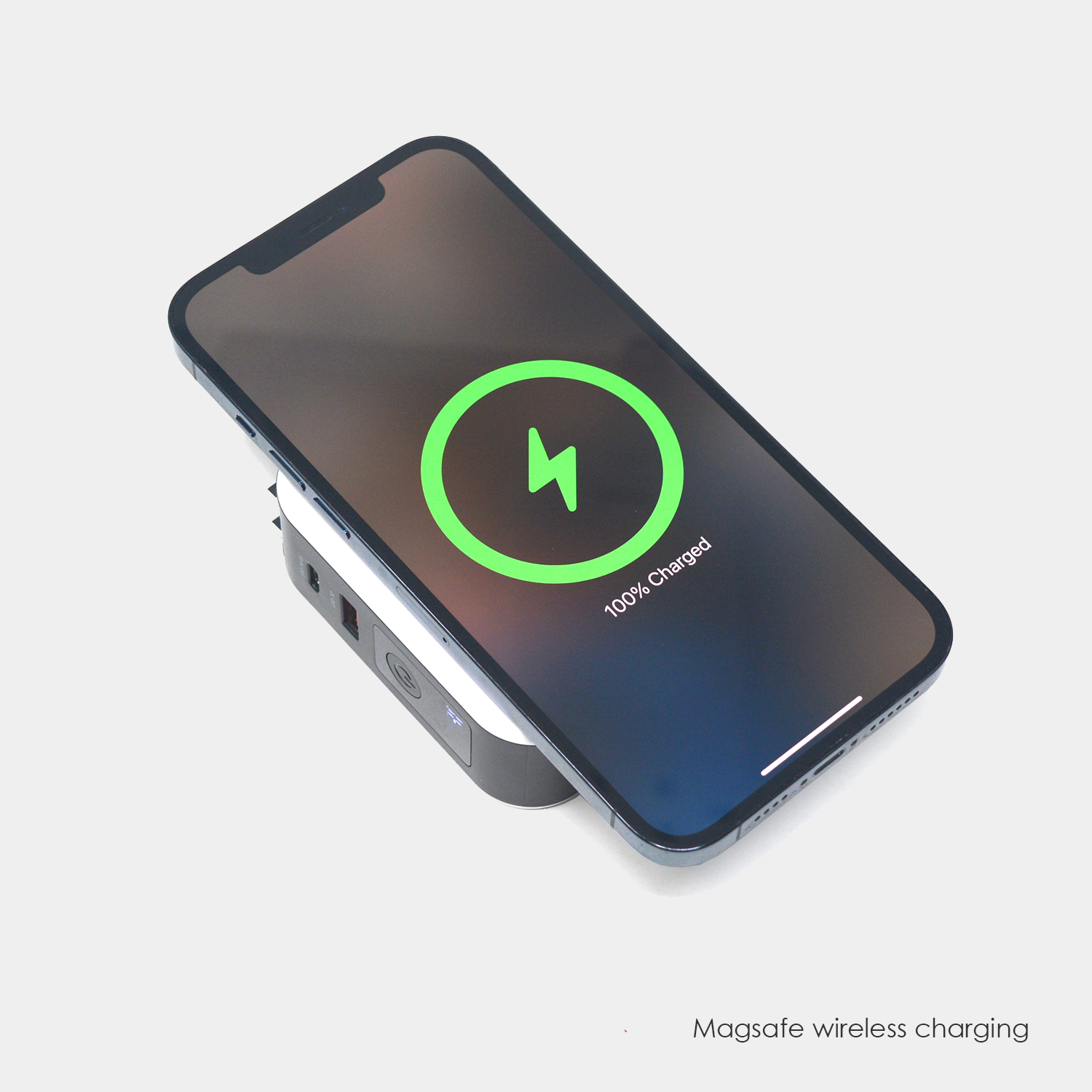 Traveler Qi 3 0 Power Bank And Universal Travel Adapter Set