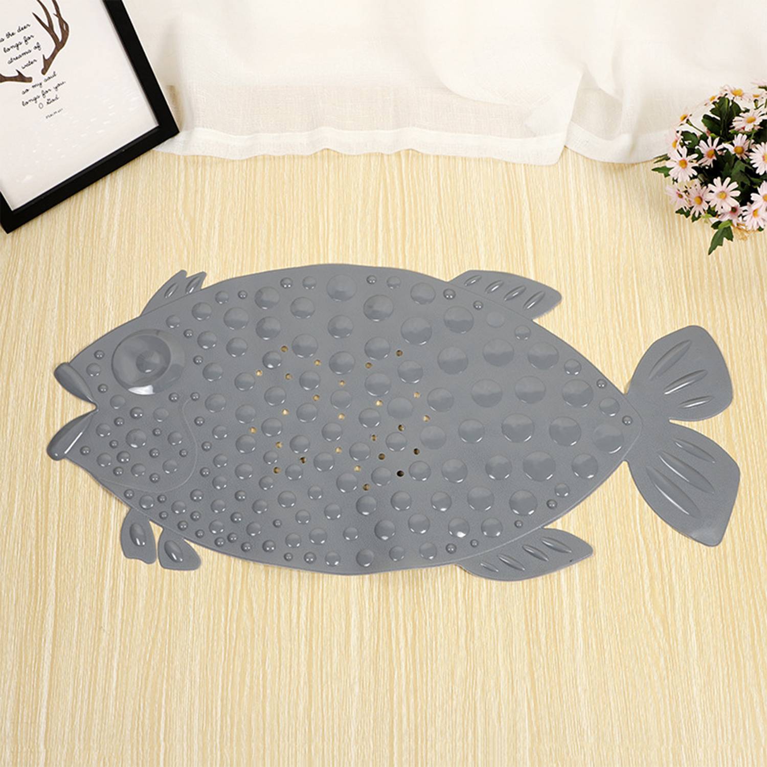 Fish-shaped bath mat 6