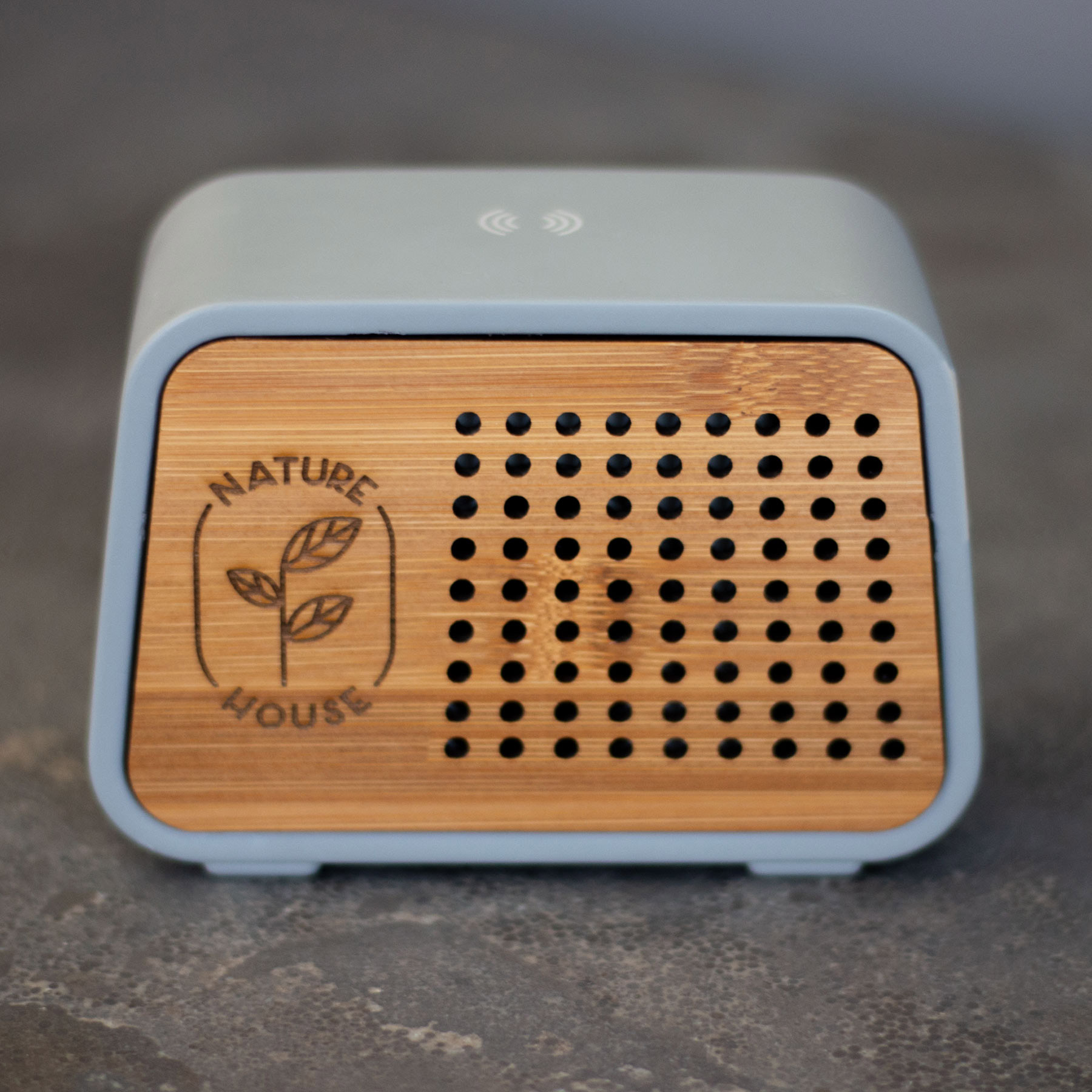 Temblor™ Speaker + Wireless Charger 2