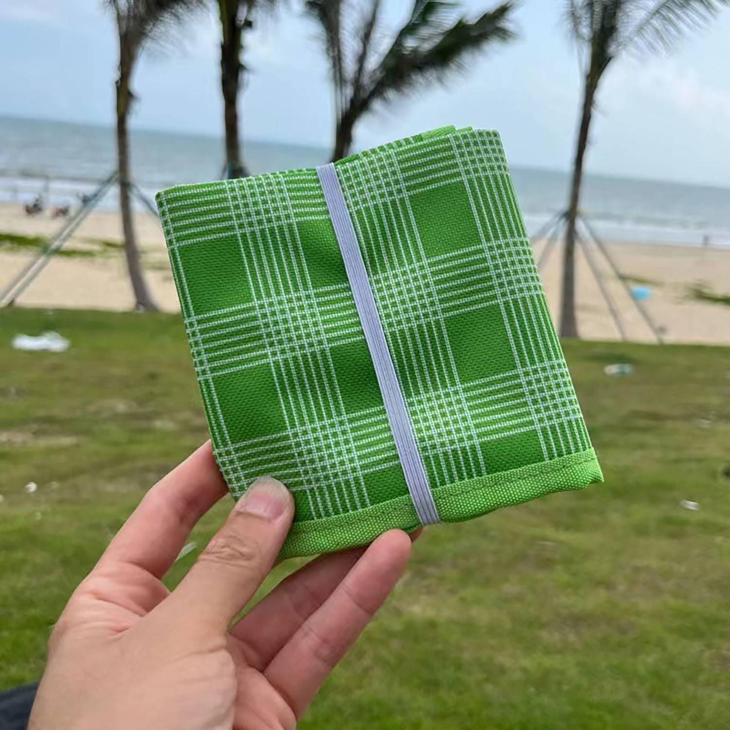Convenient picnic mat 7