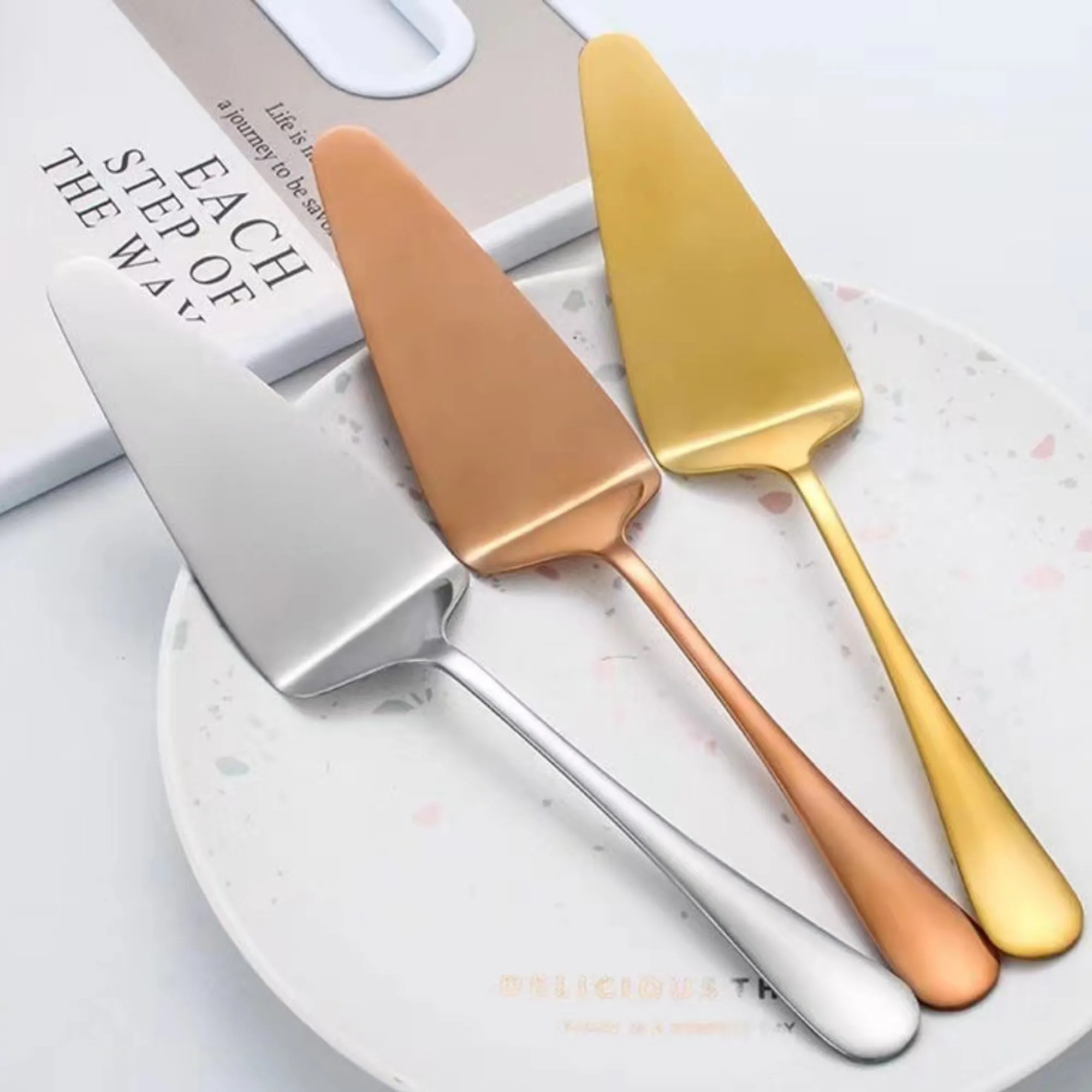 Stainless Steel Cake Server Pizza Spatula With Serrated Edge 2