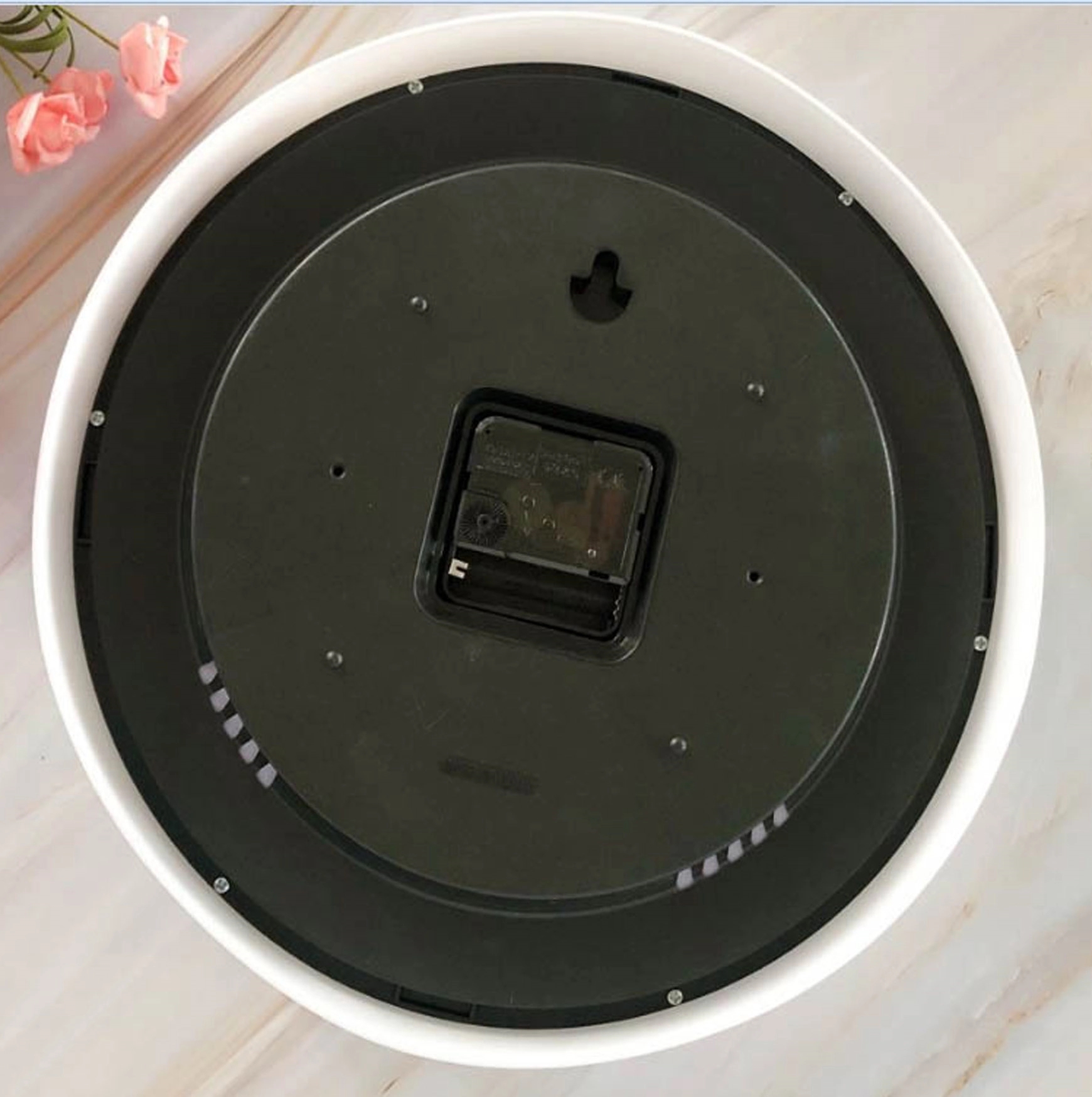 12inch Quality Quartz Battery Operated Round Wall Clock 1