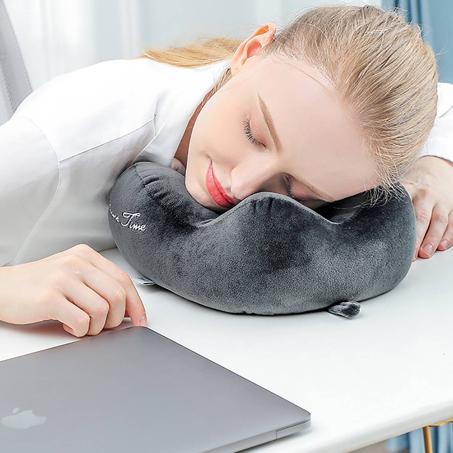 Stretchy U-Shaped Neck Travel Pillow 8