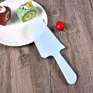 Plastic Cake Spatula Cutter With Serrated Edge 3