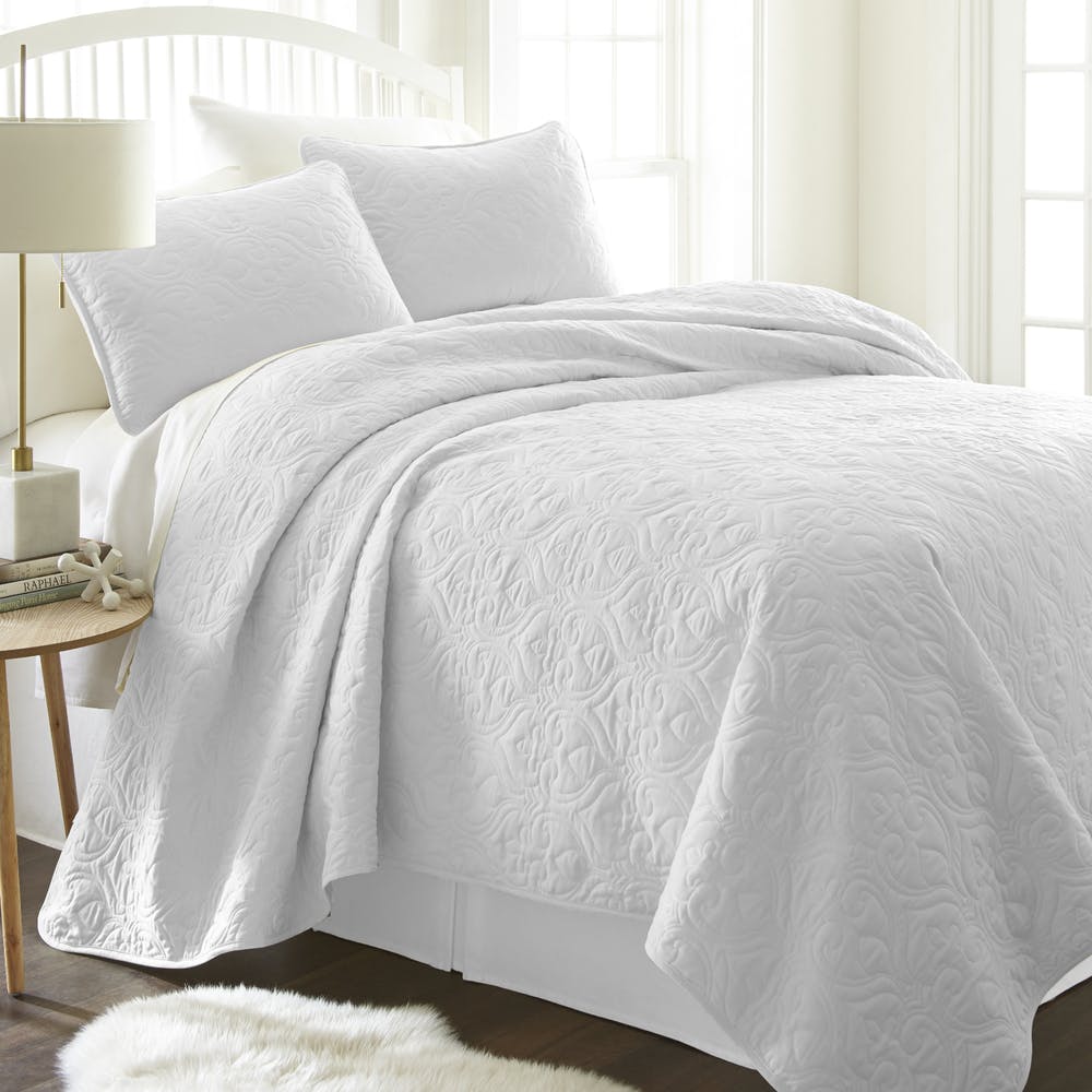 Premium Quilted Coverlet Sets - White King Damask Pattern 3 Piece 1