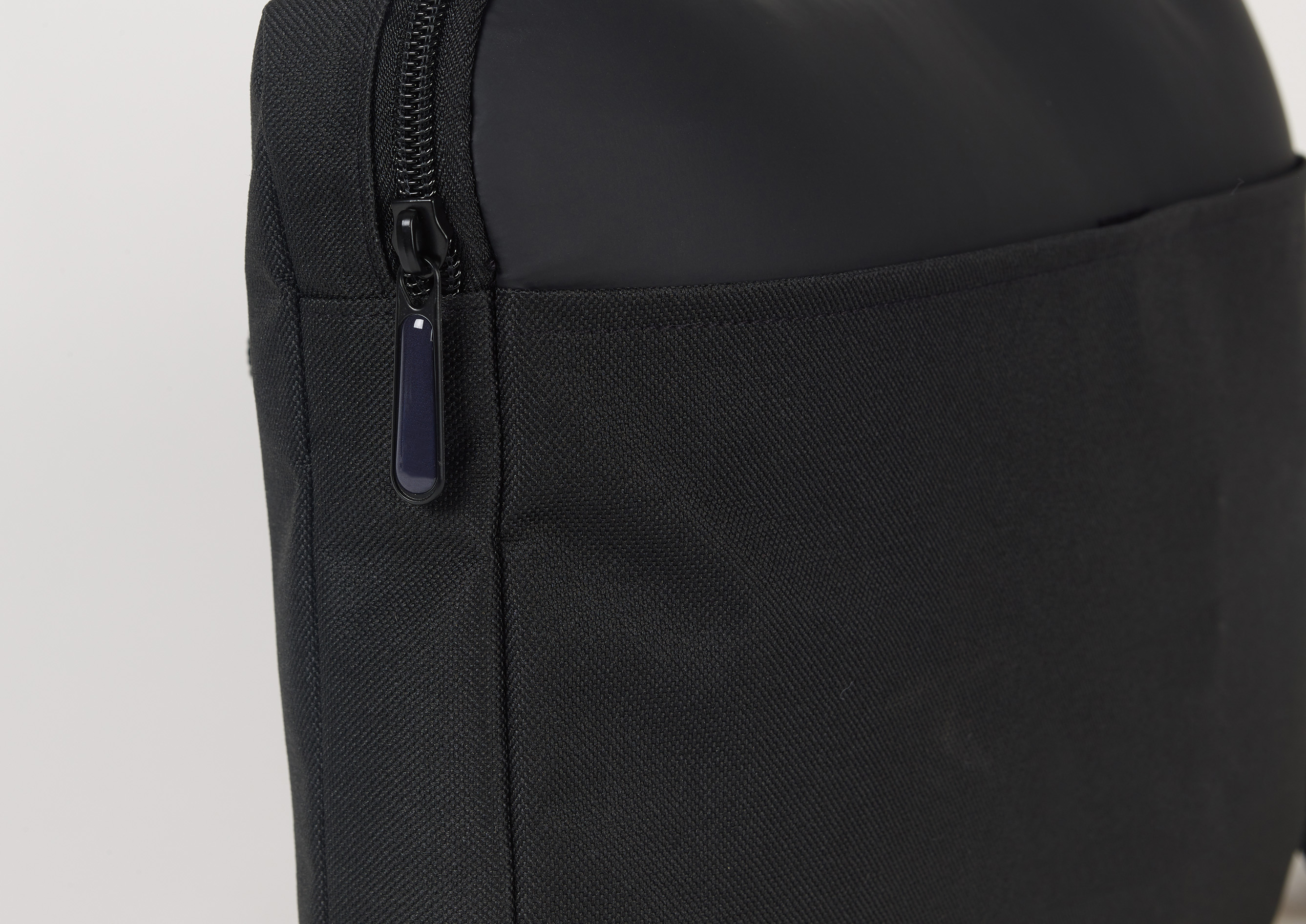 Midtown Slim Laptop Portfolio 9