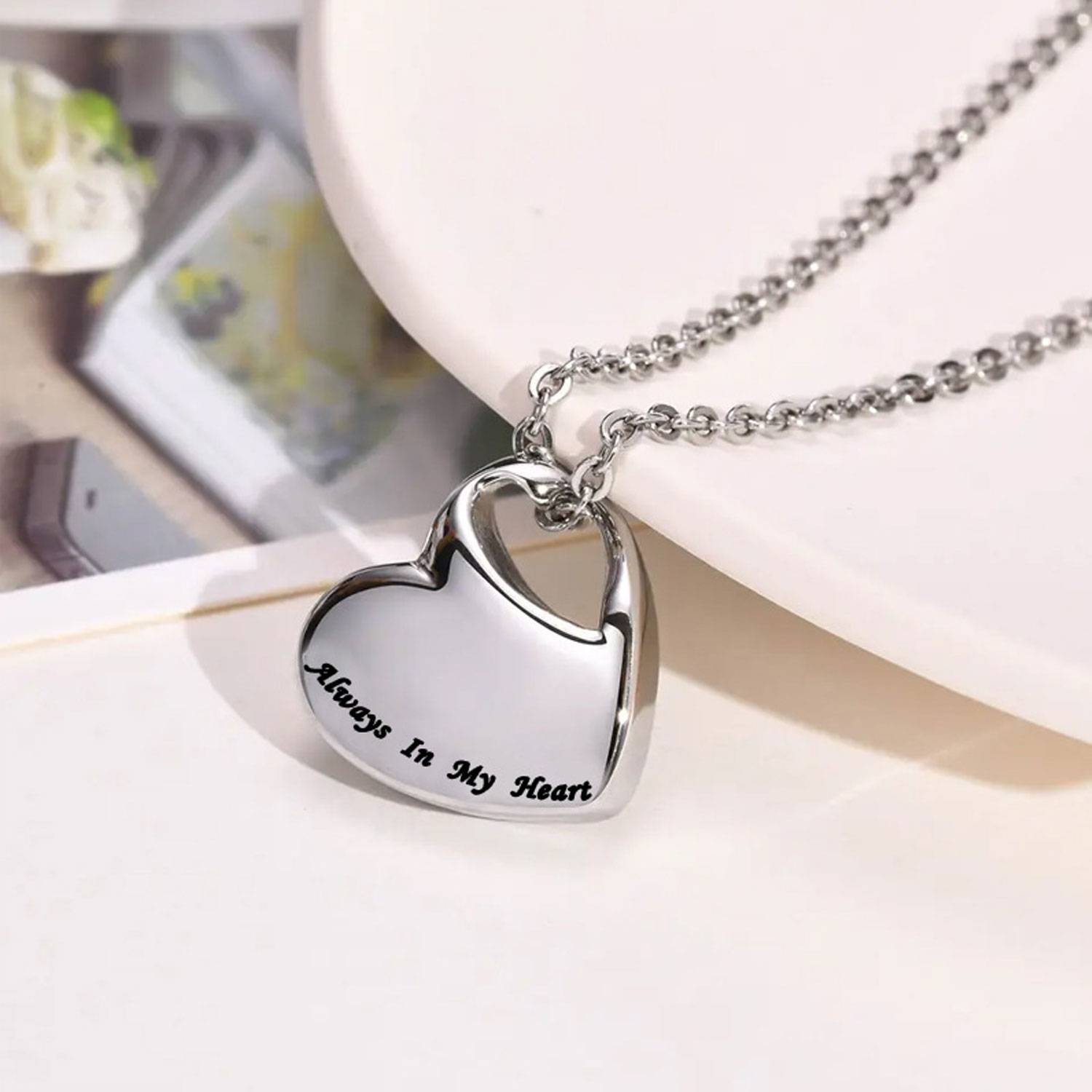 Captive heart -shaped ashes rippling necklace 3