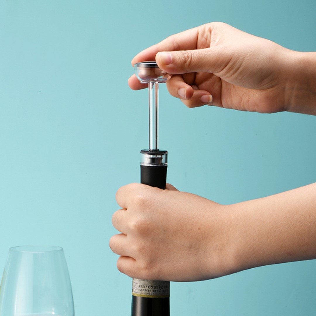 Reusable vacuum wine stopper 7