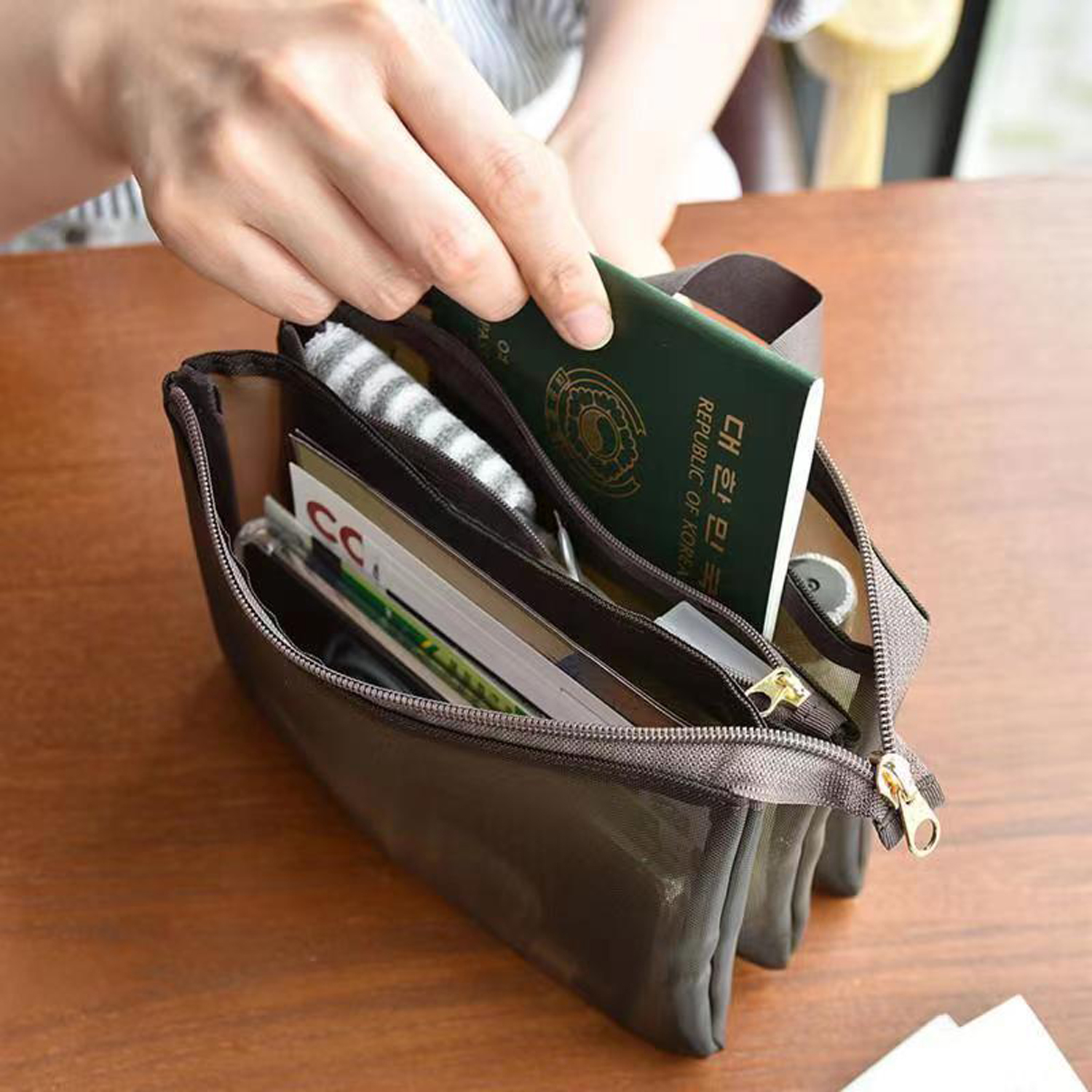 Makeup Product Organizing And Storage Portable Mesh Bag 6