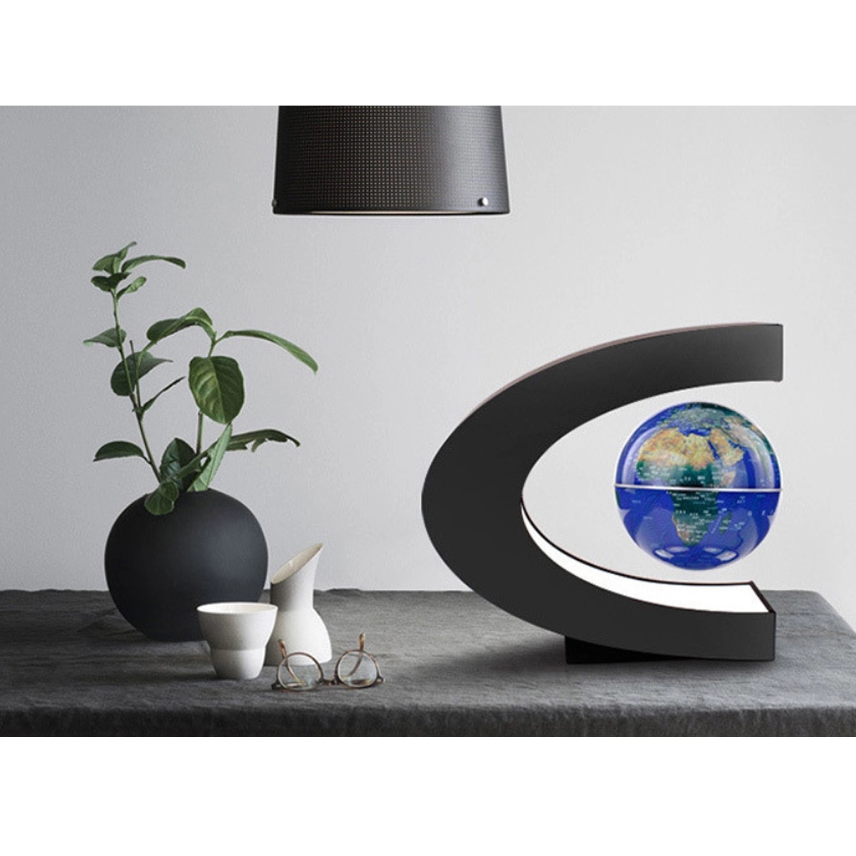 Floating Speaker with Lamp Spinning in Air 4