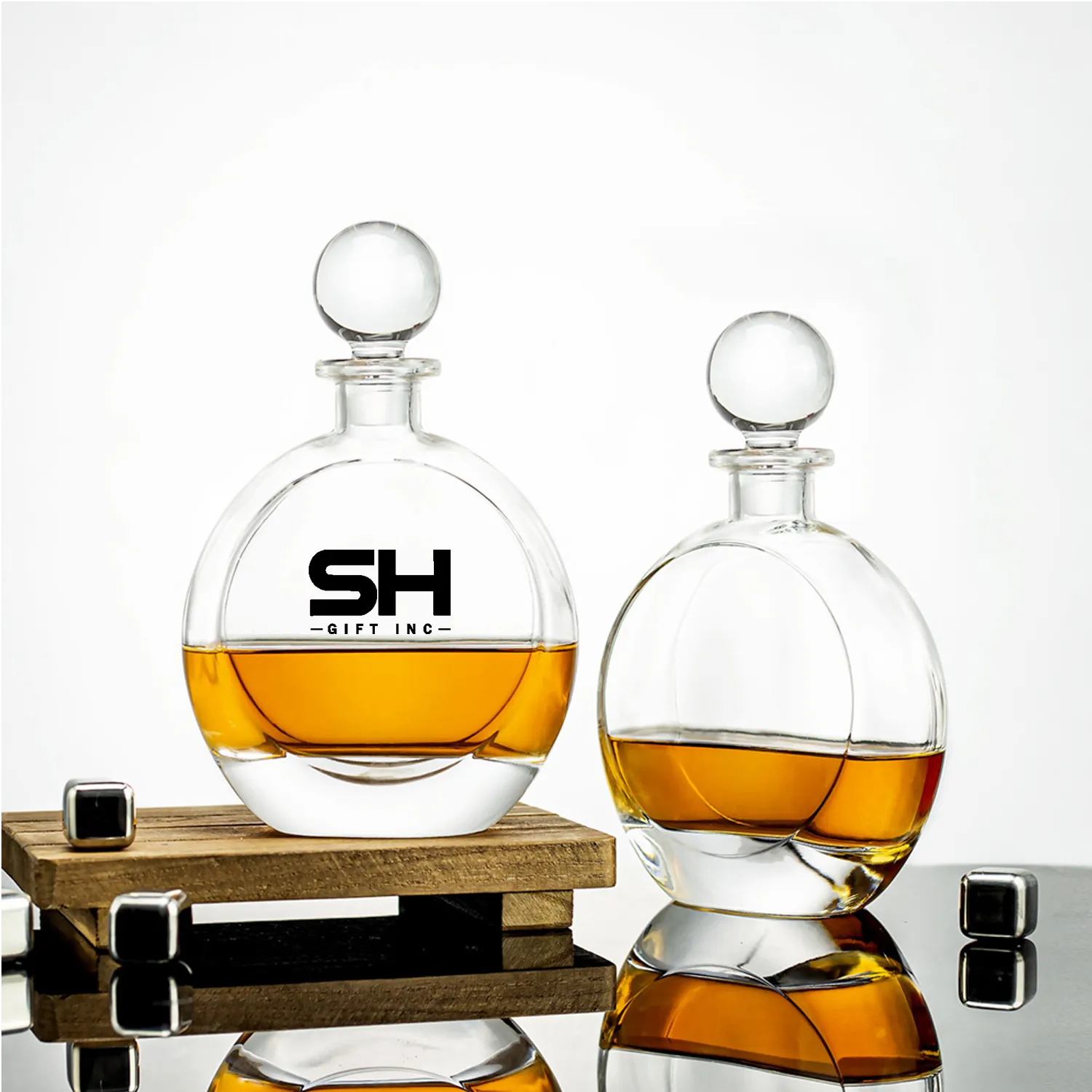 28oz Lead-Free Glass Whiskey Decanter 2