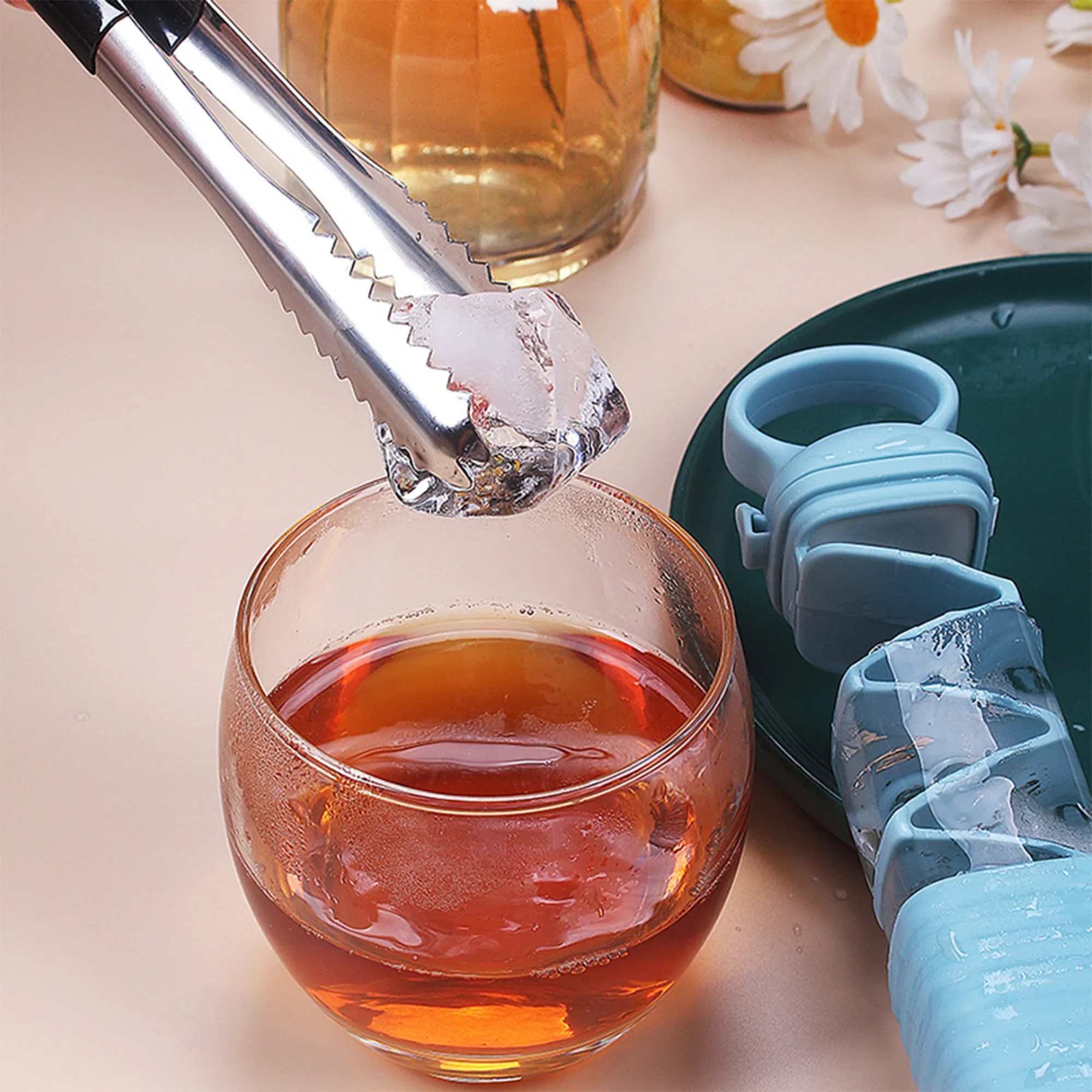 Pull-to-Serve Ice Cube Tray 7