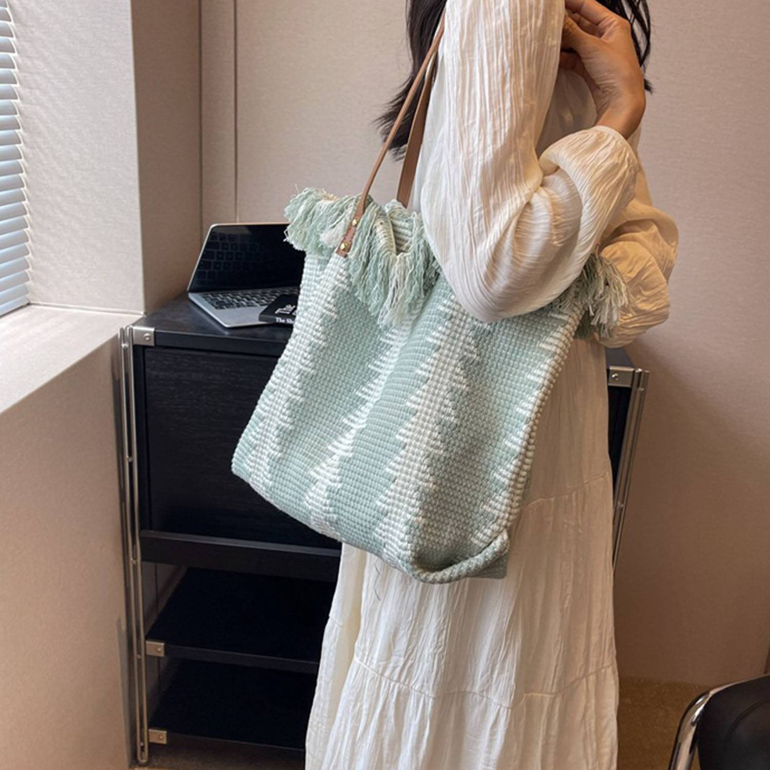 Wool woven tote bag 3