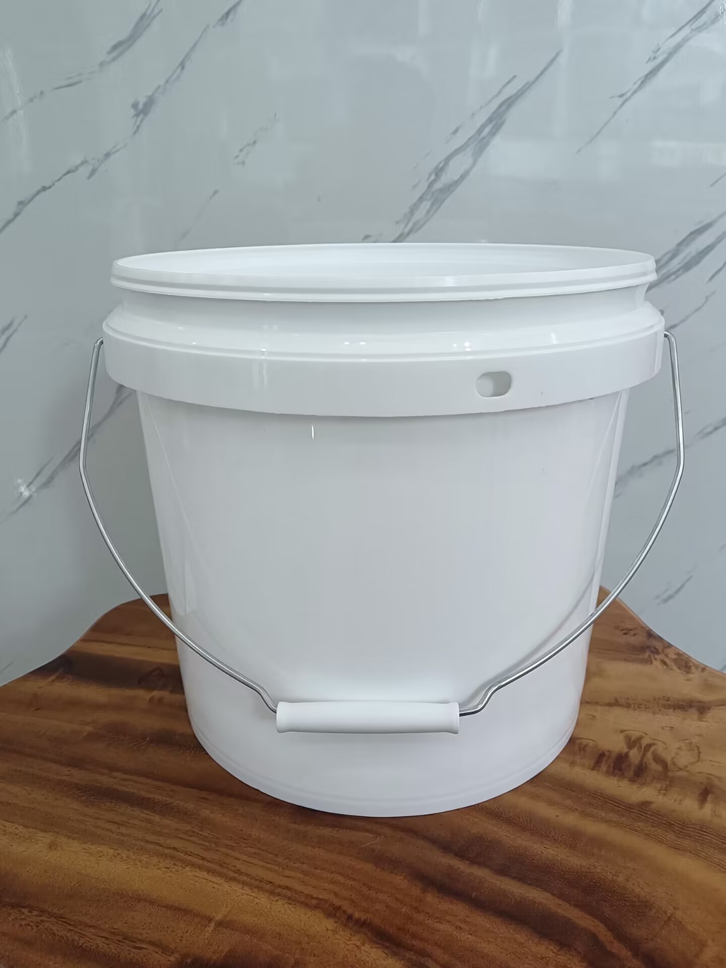 3.5 Gallon Plastic Bucket 3