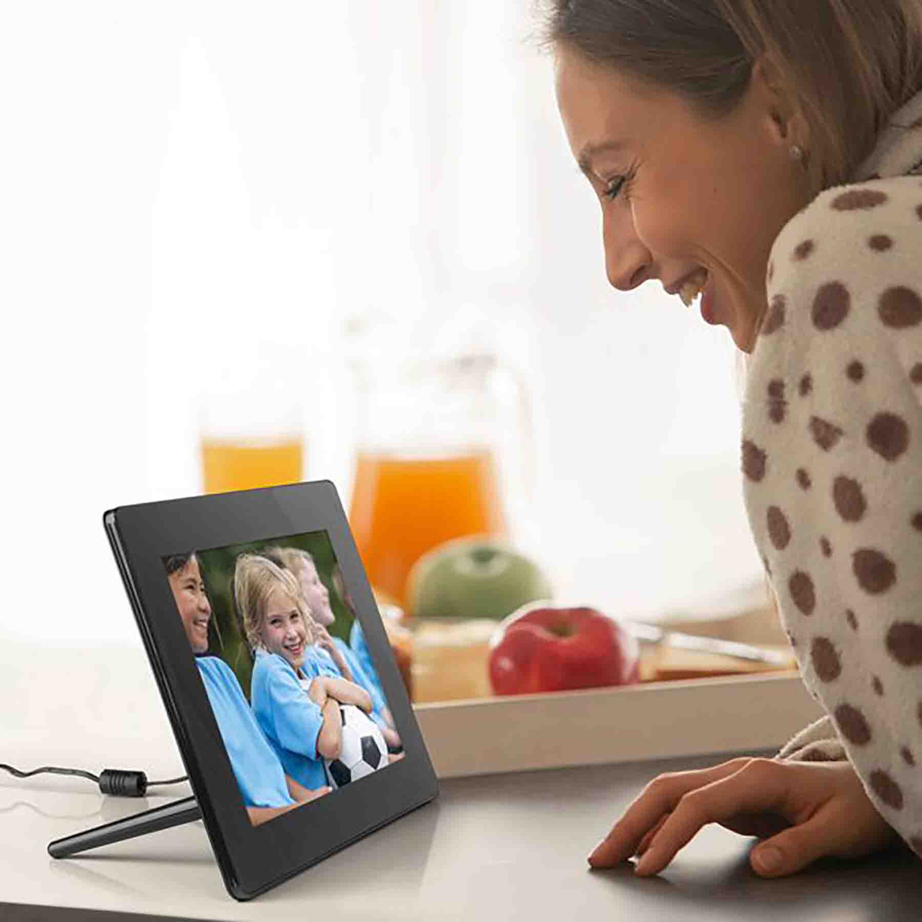WiFi Digital Photo Frame with 16GB Built-in Memory - 8 inch 4
