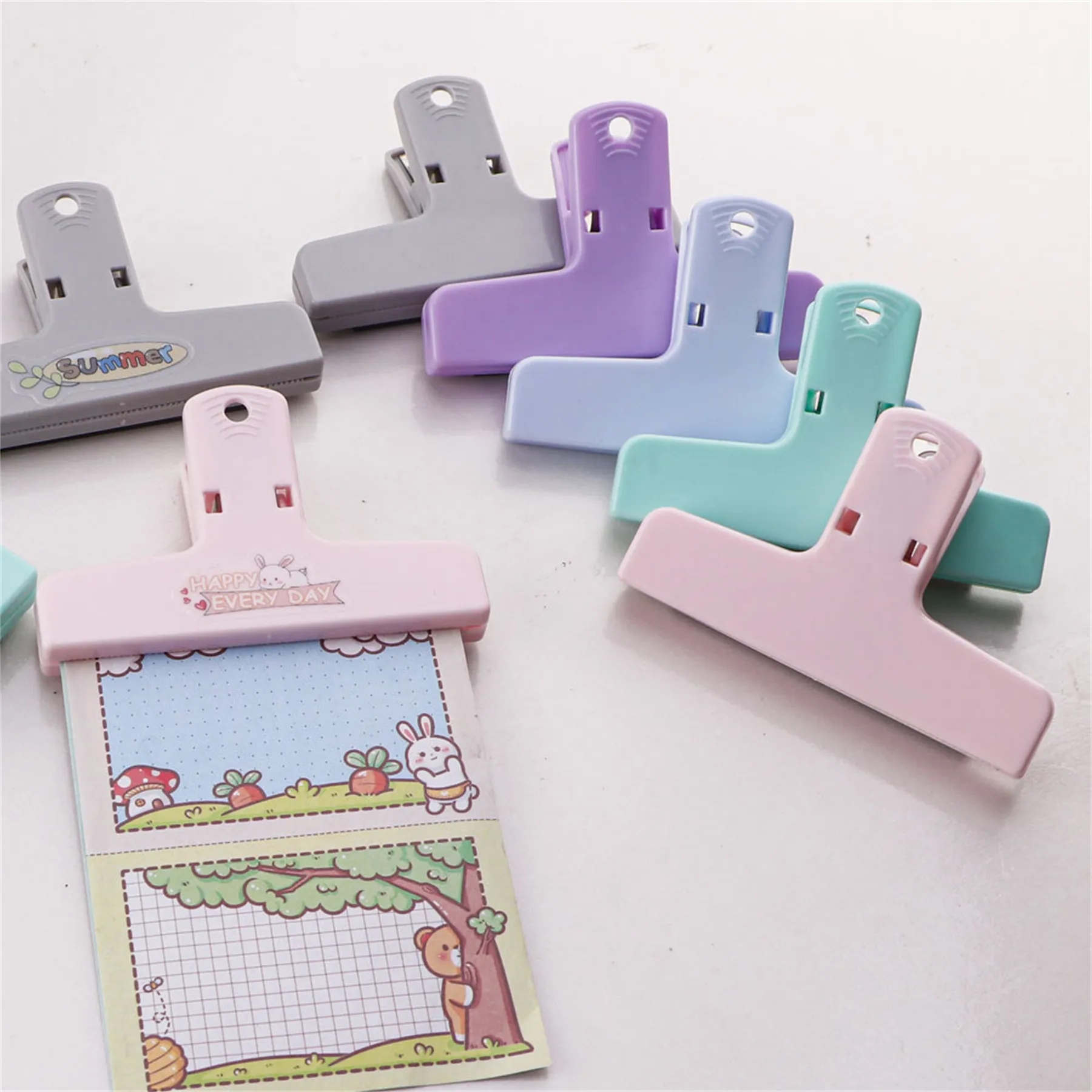 Plastic Magnetic Binder Clip 10