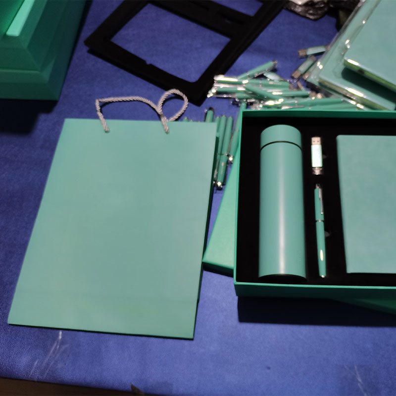 Luxury 4-Piece Office Gift Set 3