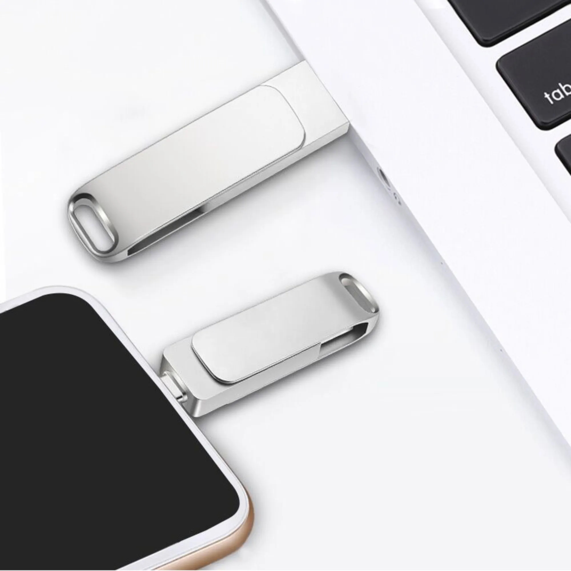 Dual-Purpose Rotating USB Flash Drive 3