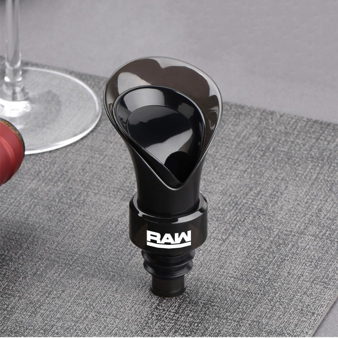 WineVault Flower-Shaped Wine Preserver Pourer 3