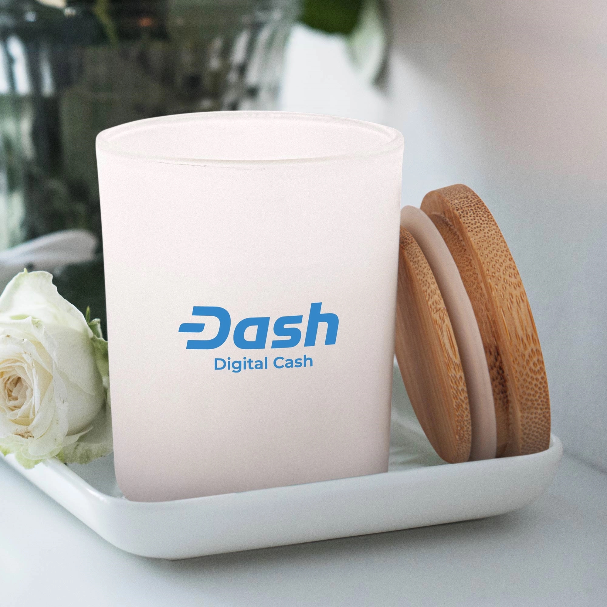 Vanilla-Scented Soy Wax Candle in Glass Jar w/Bamboo Lid (La 1