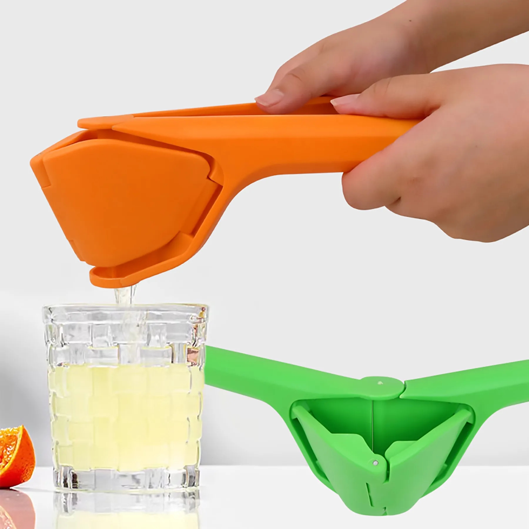 Plastic Manual Fruit Juicer 2