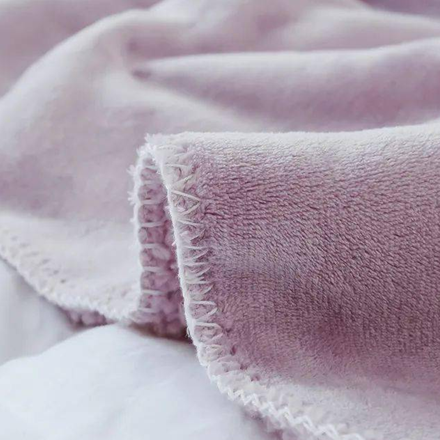 Hotel Quality King Size Warm Blanket 3
