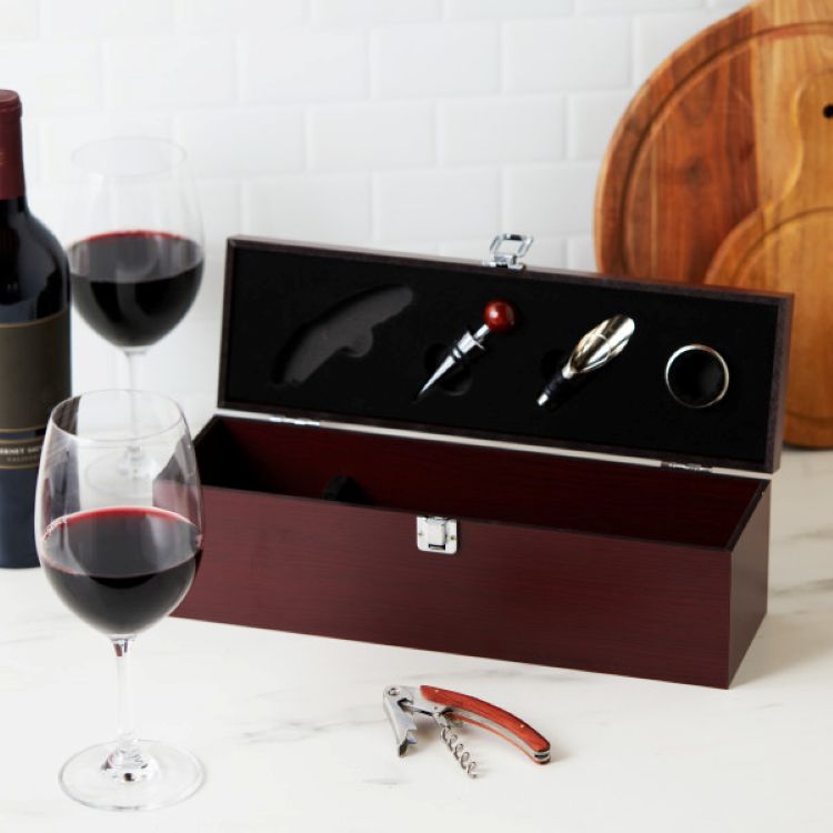 True® Cherry™: 1-Bottle Accessory Gift Set 9