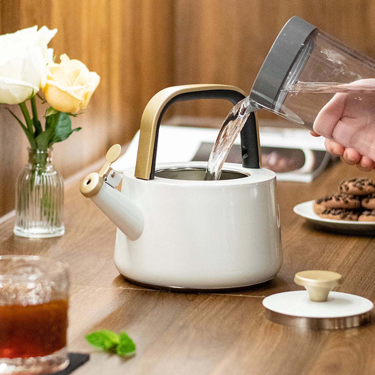 61oz Flat Bottom Stainless Steel Whistling Kettle 9