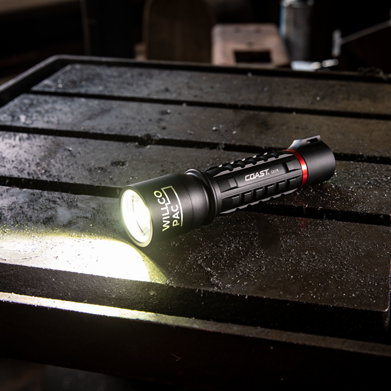 Coast® XP11R Rechargeable-Dual Power LED Flashlight 2