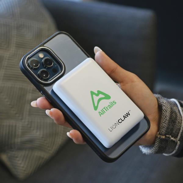 Lion Energy CLAW 10000 mAh Magsafe PD20W Fast Charge Powerbank 13