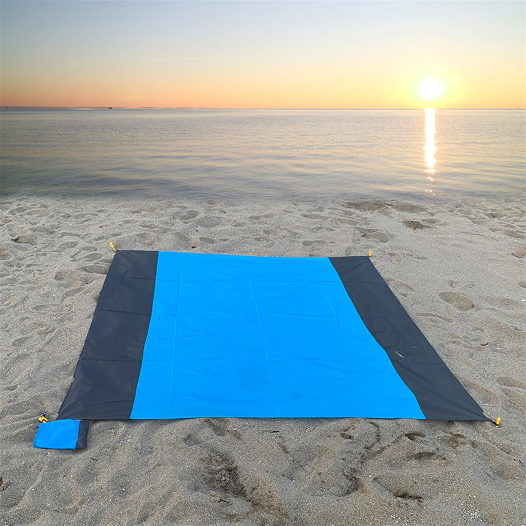 Waterproof Sandproof Foldable Beach Blanket Mat 4