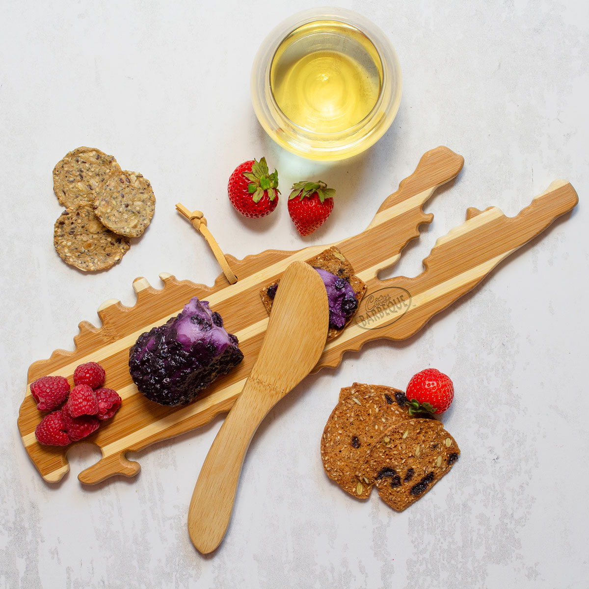 Long Island Charcuterie Board with Spreader Knife Gift Set 2