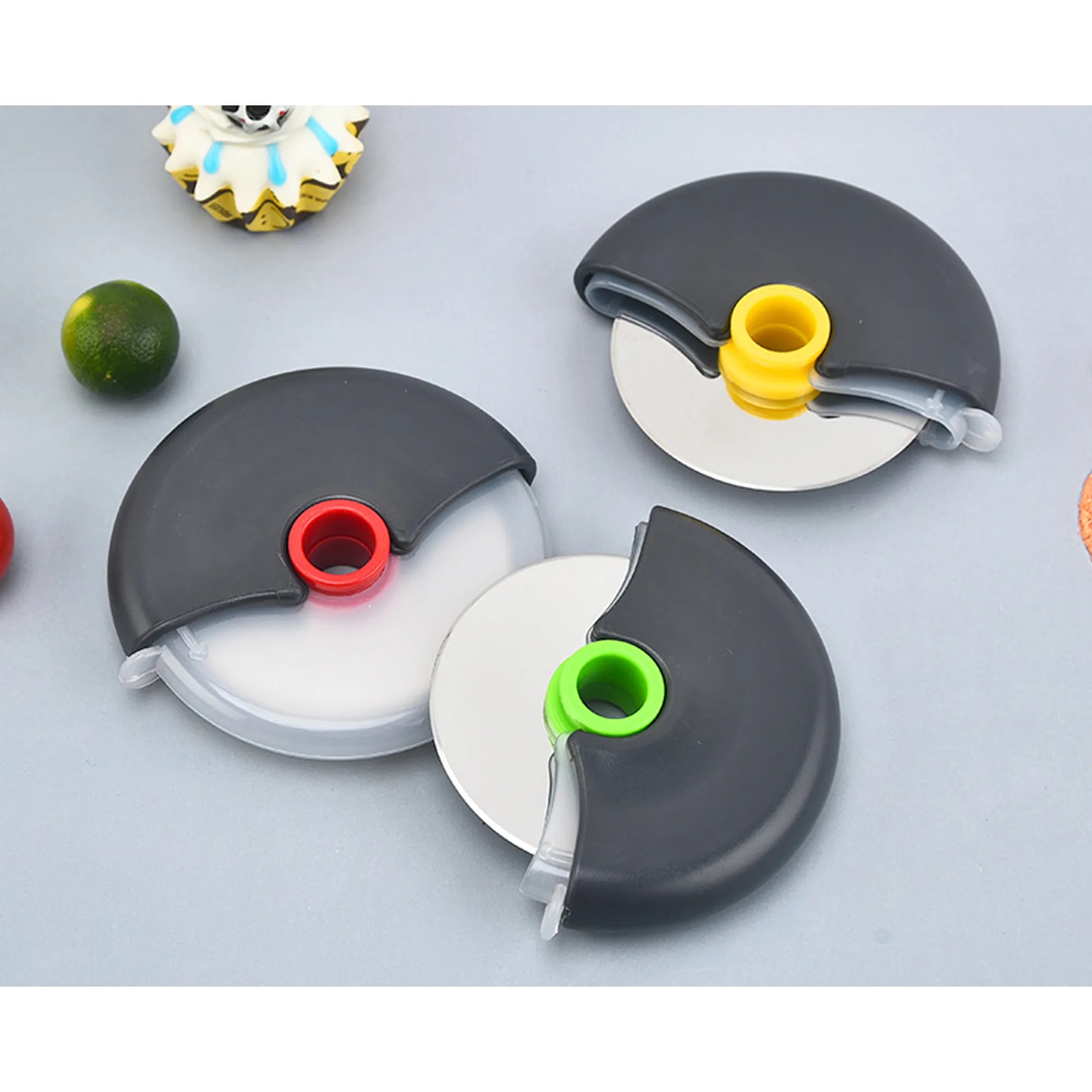 Steel Roller Pizza Cutter With Cover 2