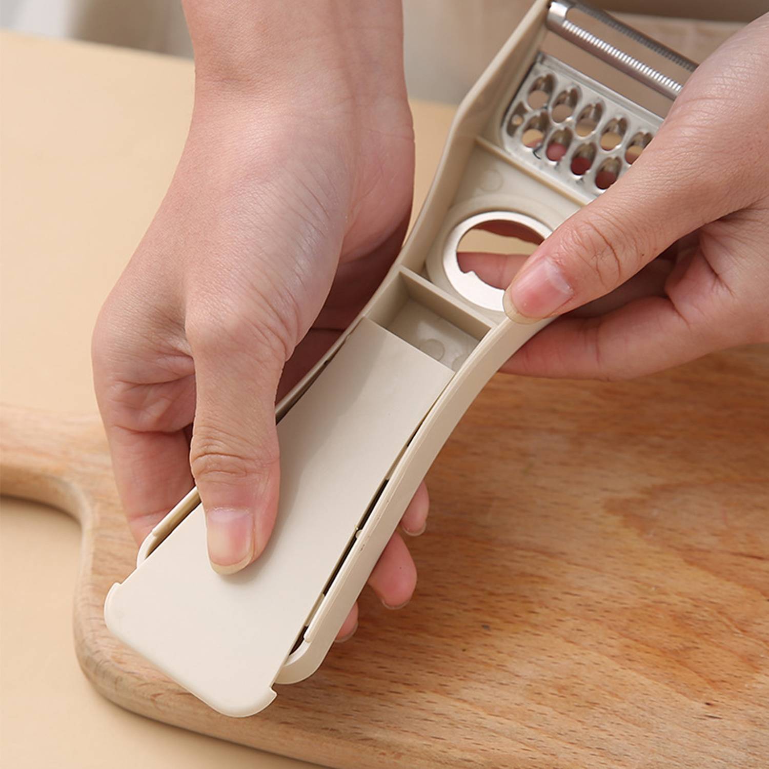 4-in-1 Fruit & Vegetable Peeler 5