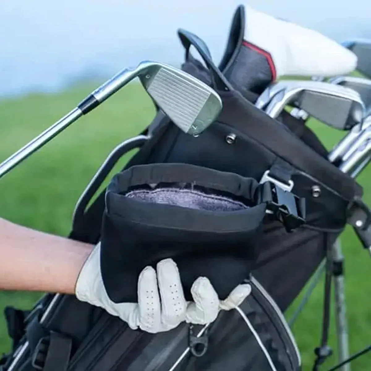 Portable Golf Club Cleaning Bag with Detachable Clip 1