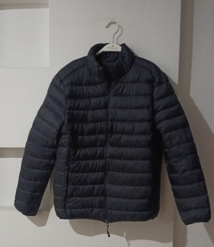 Men's Lightweight Water-Resistant Packable Hooded Puffer Jacket 3