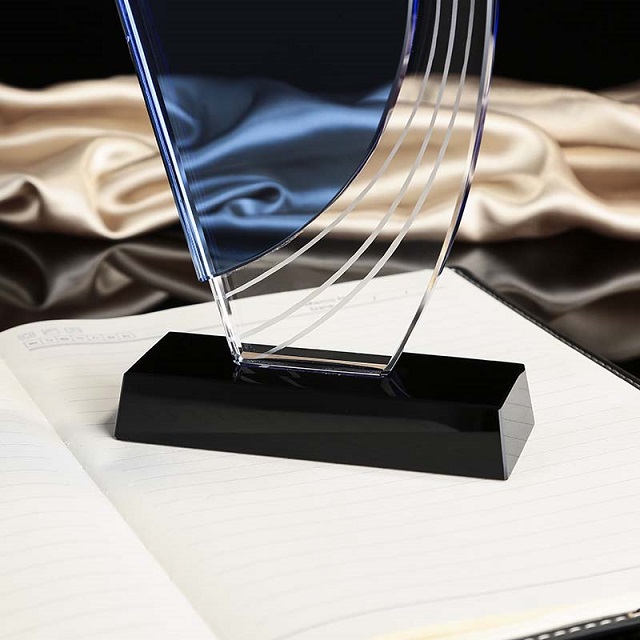 Crystal Trophy A19-145 5