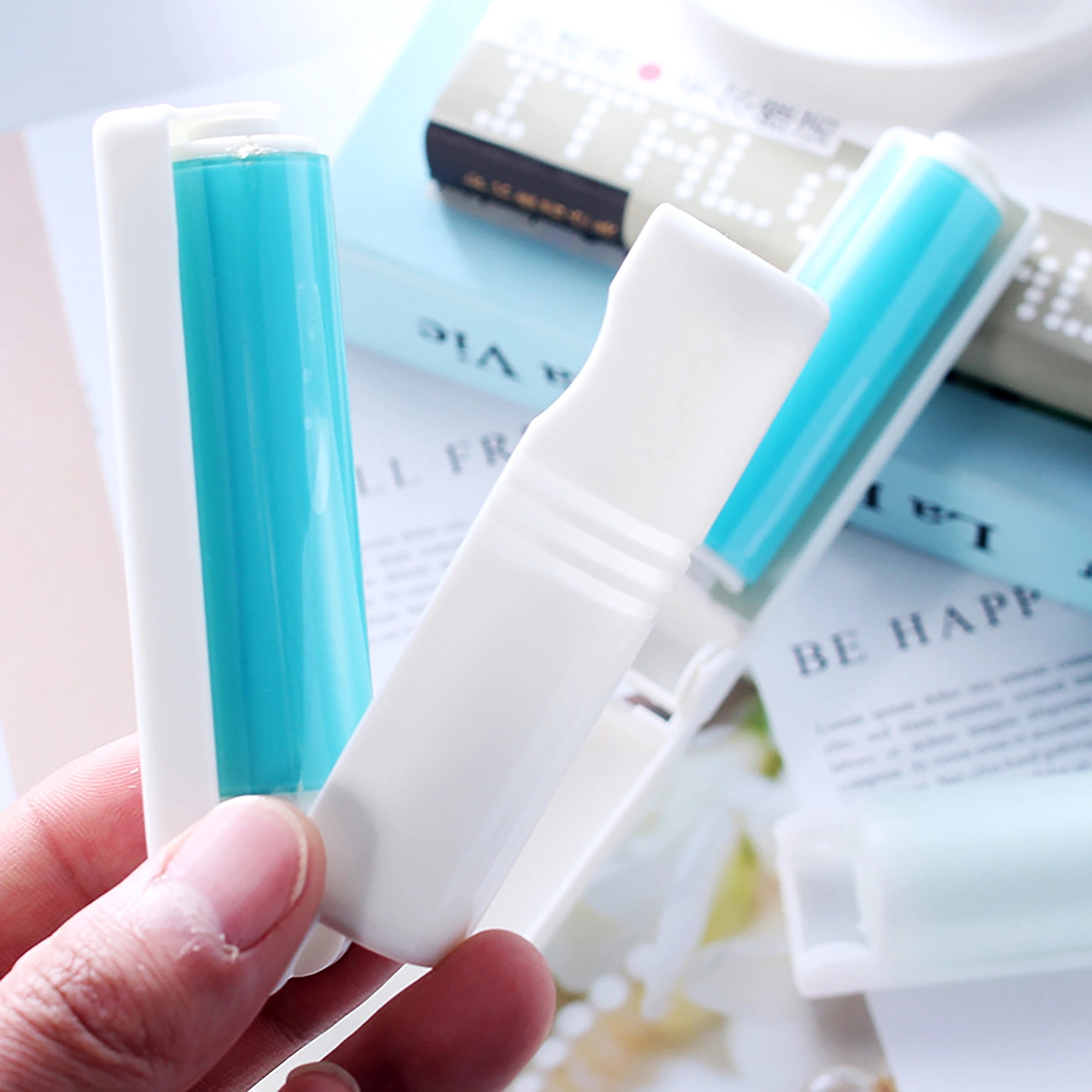 Mini Lint Roller Brush Hair Fabric Remover 1