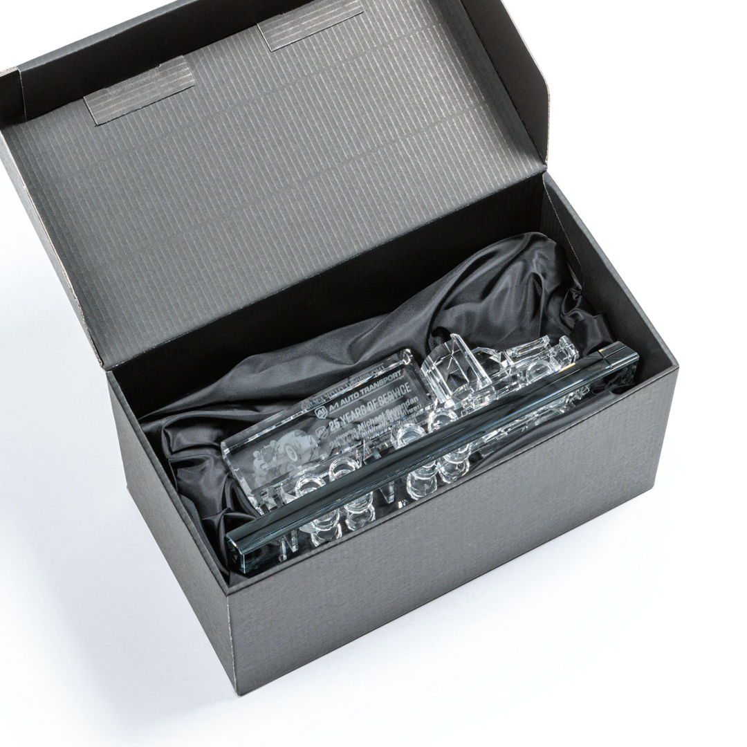 Crystal 18 Wheeler on Base 3D - Clear 3