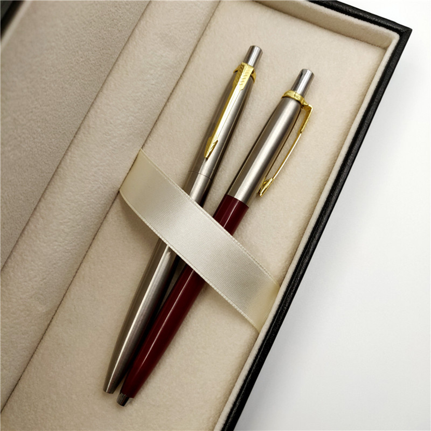 Medium Point Blue Ink Retractable Ballpoint Pens 1