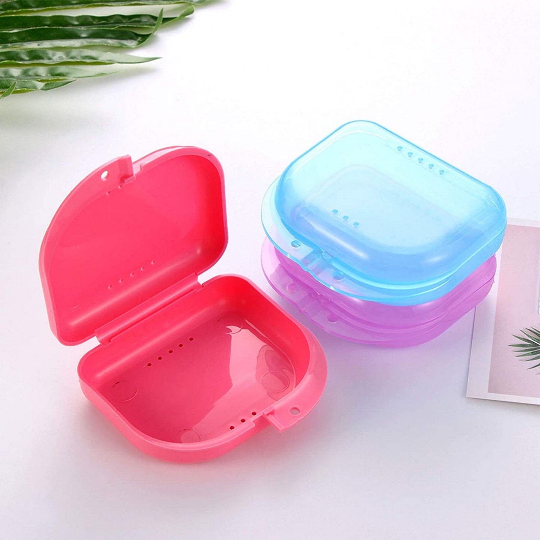 Orthodontic Retainer Case With Vent Holes 9