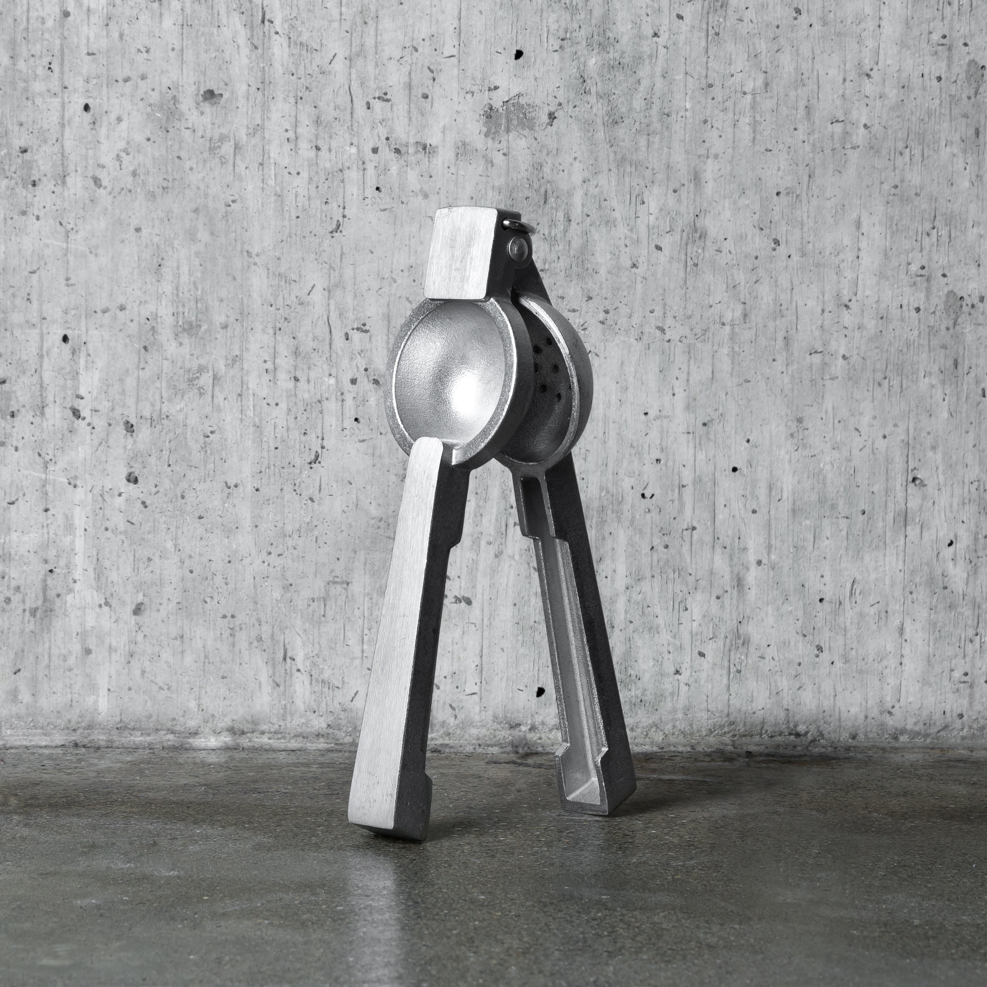 Viski® Professional Silver Citrus Juicer 1