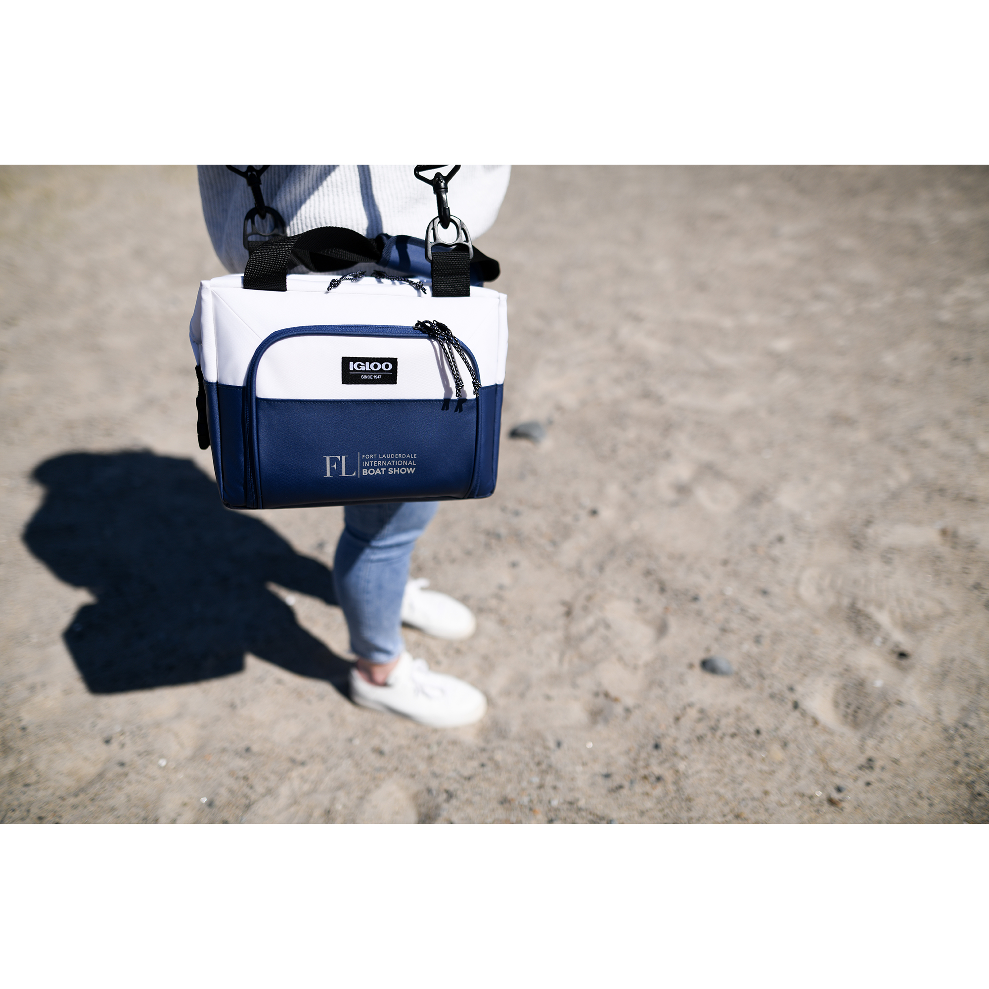 Igloo® Seadrift™ Snap Down 12 Can Cooler 9