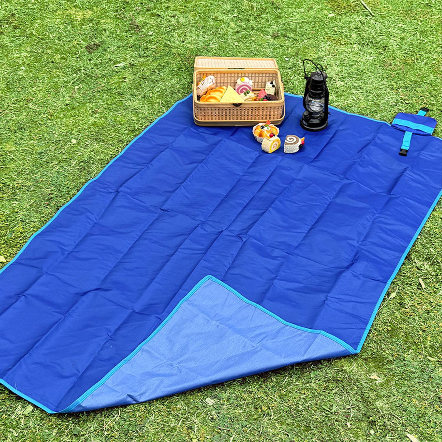 Outdoors Waterproof Foldable Oxford Camping Mat 2