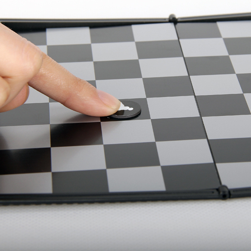 Wallet-Style Magnetic Chess Set 1