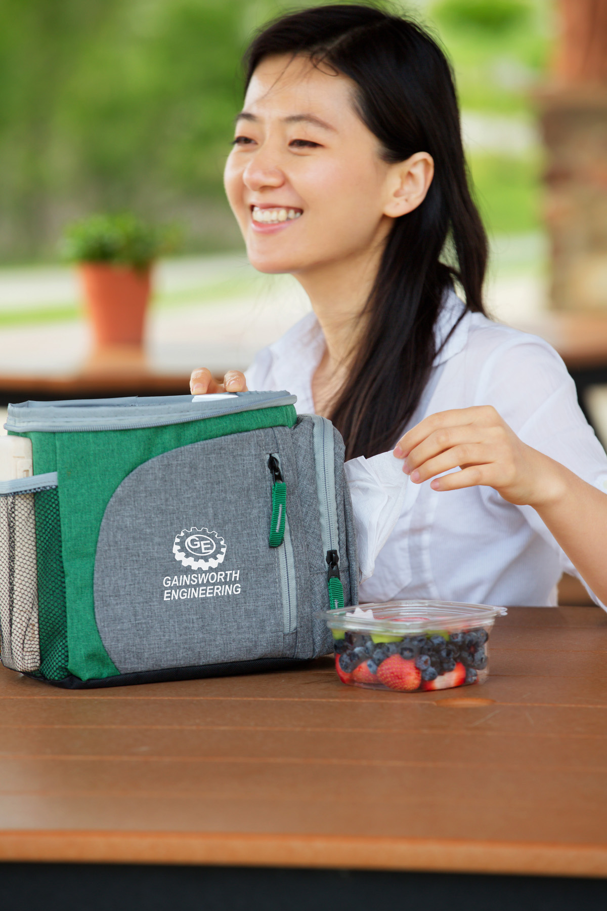 Summit Insulated Cooler Bag with Napkin Dispenser 9